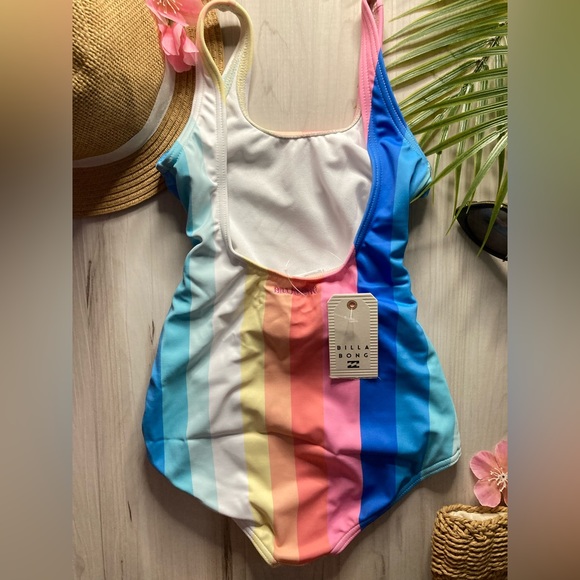 Billabong ๐ Me n You Girlsโ Striped Rainbow Tie Vacation One Piece ๐๐๏ธ - Picture 10 of 12